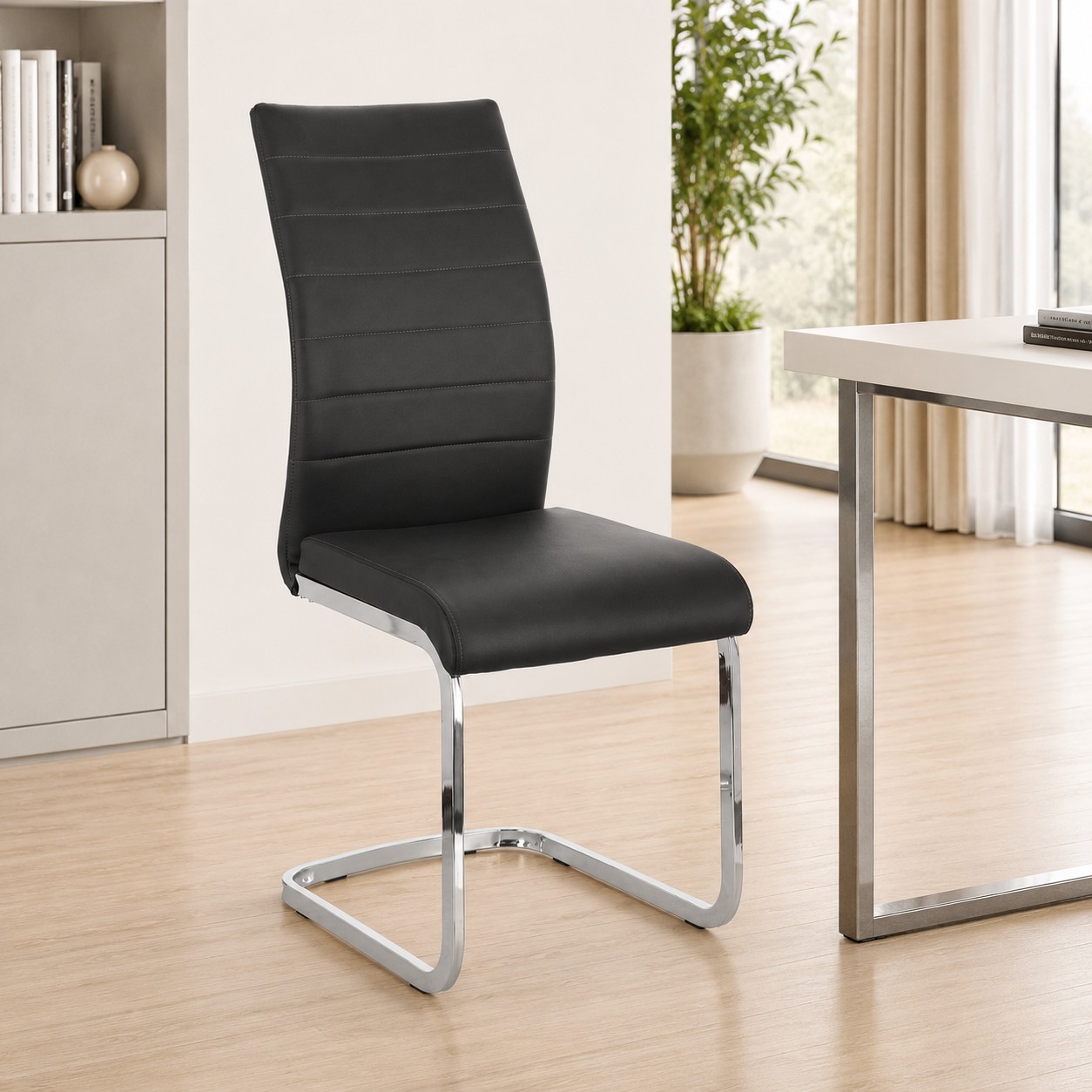 Sedia MYRA con rivestimento in ecopelle - Bianco