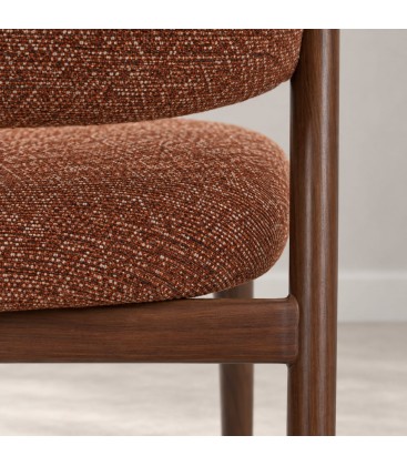 Dettaglio materiali e finiture di Sedia CASSANDRA in bouclé con struttura effetto noce