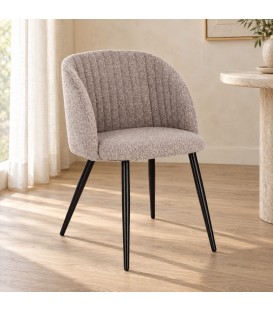 Sedia Queen visone – con rivestimento effetto bouclé ambientato