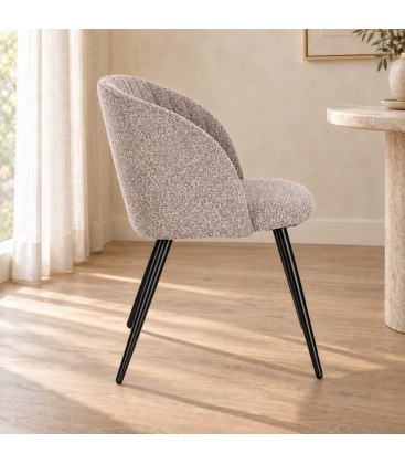 Sedia Queen visone – con rivestimento effetto bouclé vista da un altra angolazione