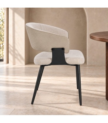 Sedia con braccioli Romy naturale – con rivestimento in poliestere vista da un altra angolazione