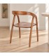 Sedia con braccioli Dotty – in legno di teak in una seconda ambientazione