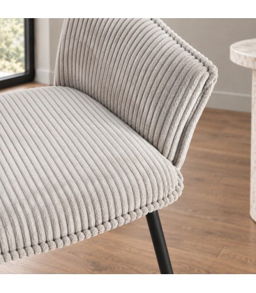 Dettaglio materiali e finiture di Sedia con braccioli Cassidy nero/grigio chiaro – con rivestimento in poliestere
