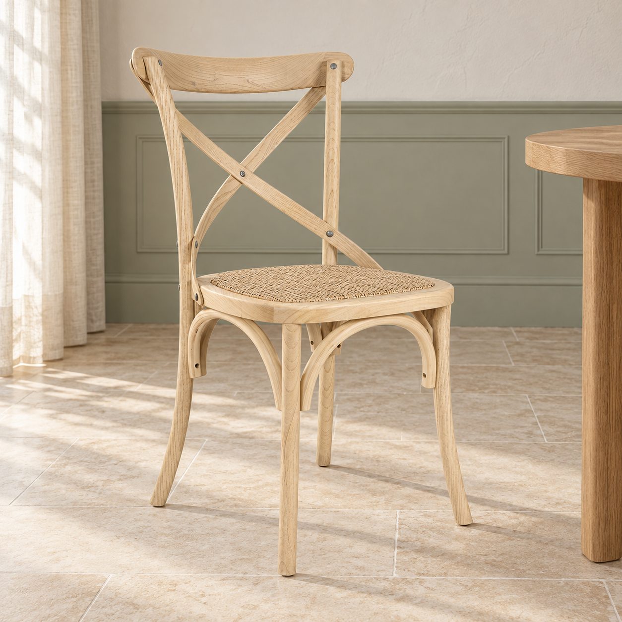 Sedia Cross naturale – con struttura in legno di olmo ambientato