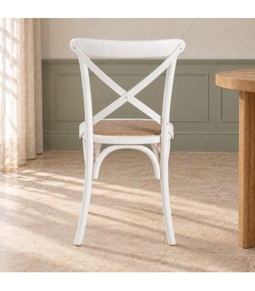 Sedia Cross bianco – con struttura in legno di olmo in una seconda ambientazione