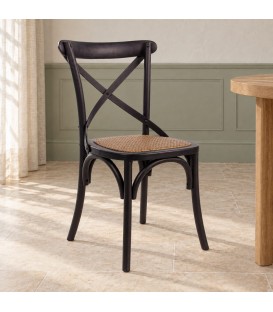 Sedia Cross nero – con struttura in legno di olmo ambientato