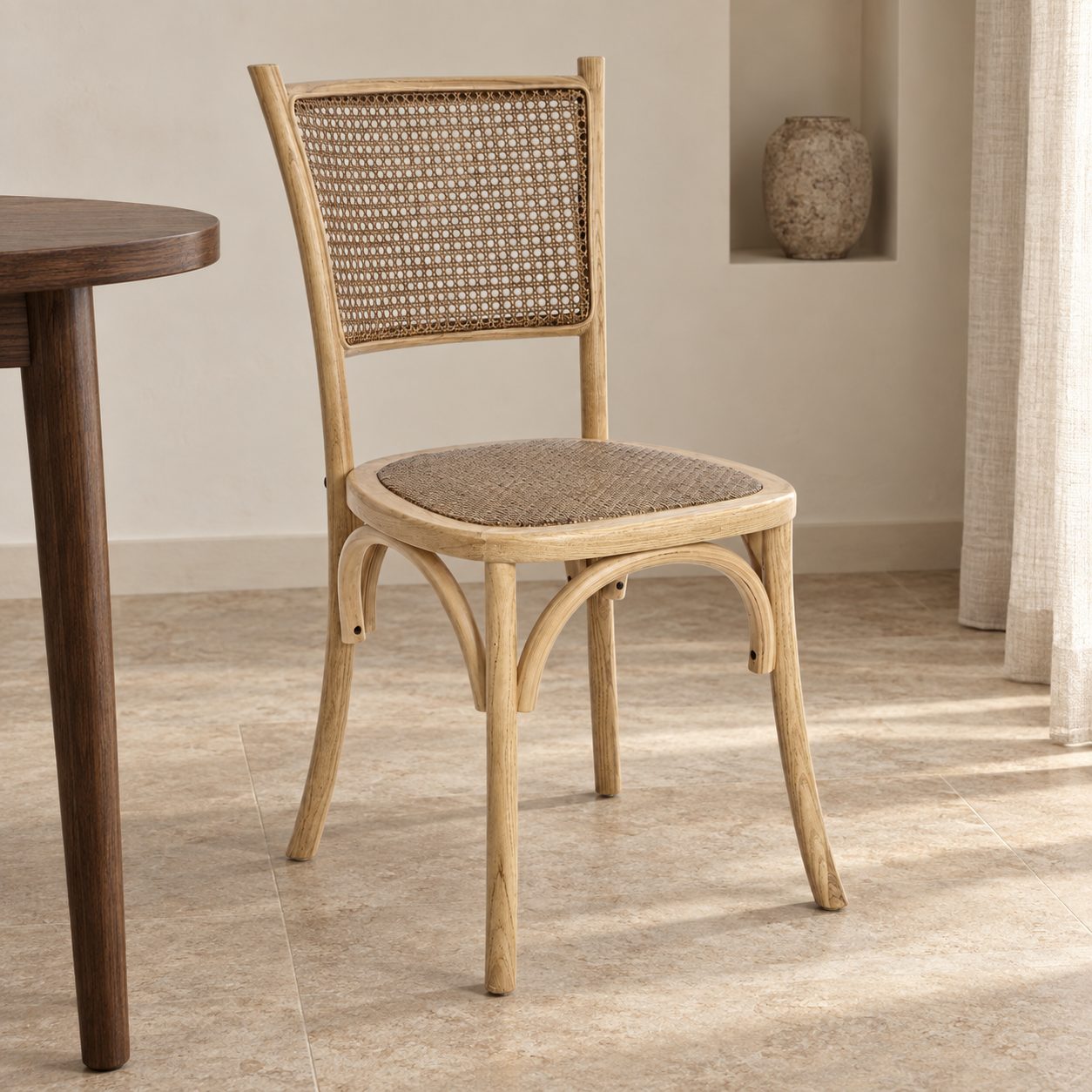 Sedia Carrel naturale – con struttura in legno di olmo ambientato