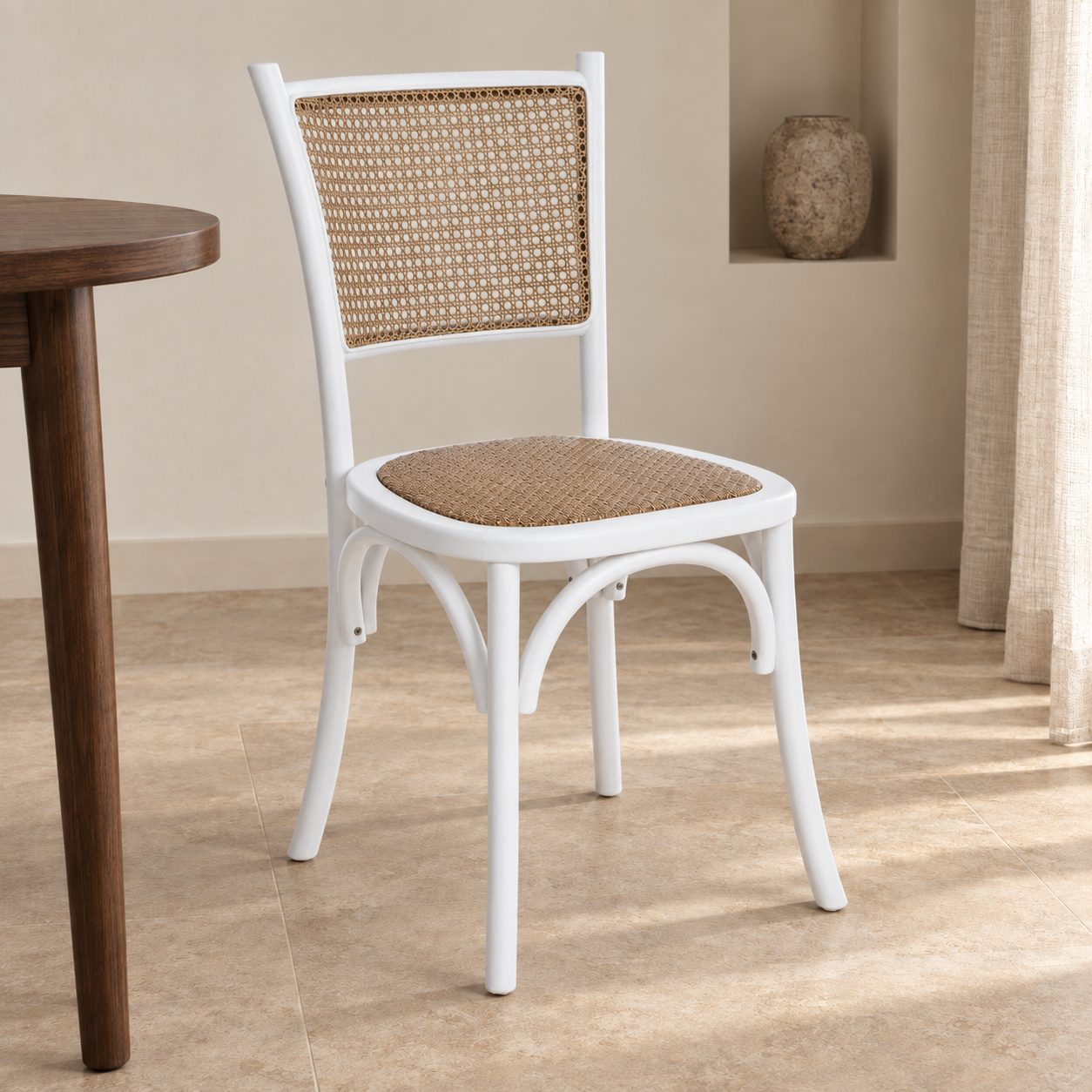 Sedia Carrel bianco – con struttura in legno di olmo ambientato