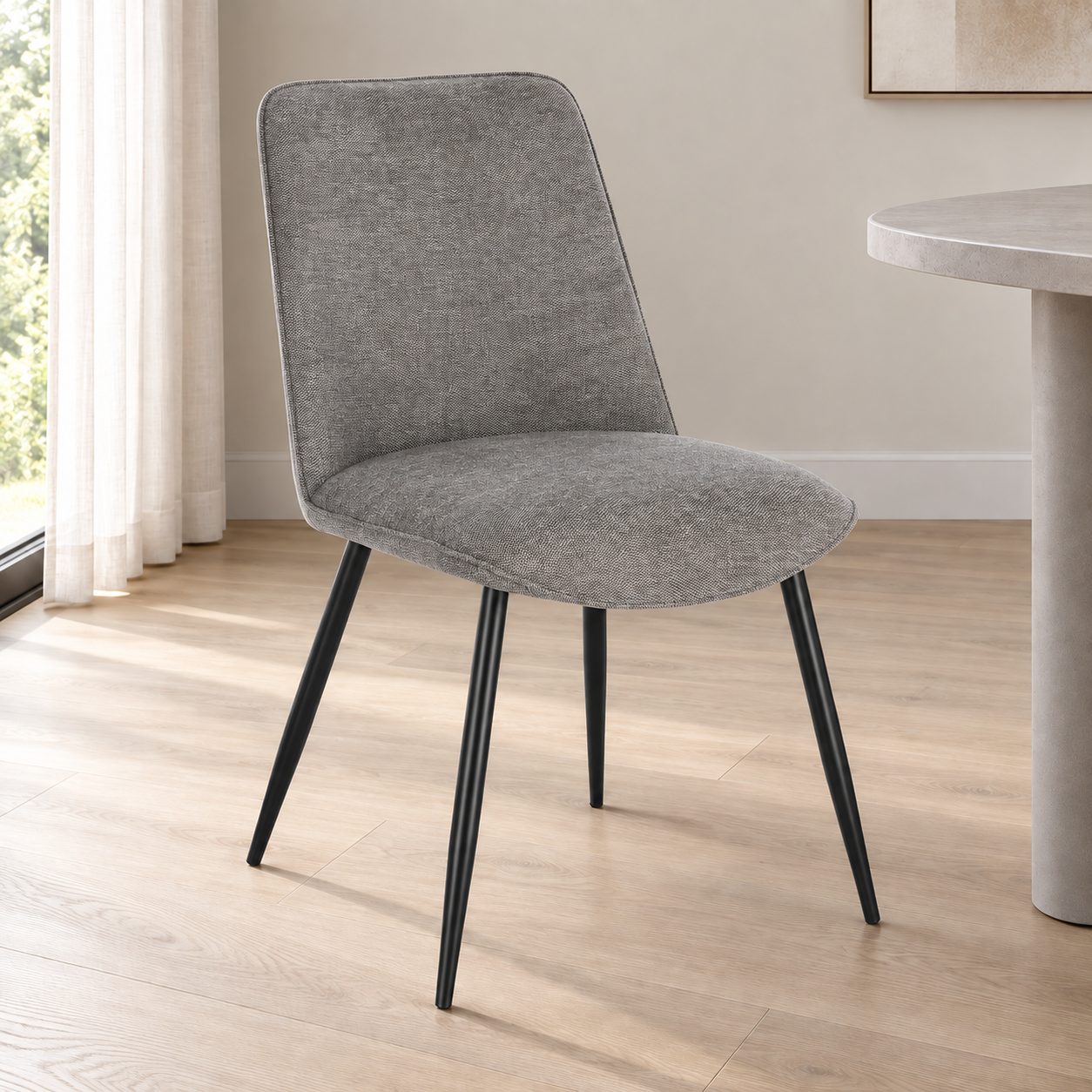 Sedia Cora nero/grigio scuro – con rivestimento in poliestere ambientato
