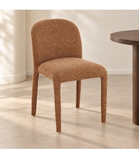 Sedia Antara terracotta – con rivestimento effetto bouclé ambientato