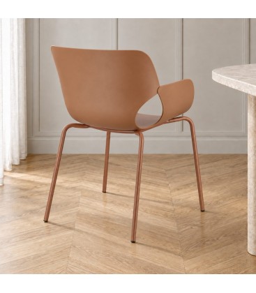Sedia con braccioli Lennox caramel – impilabile