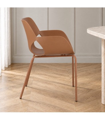 Sedia con braccioli Lennox caramel – impilabile