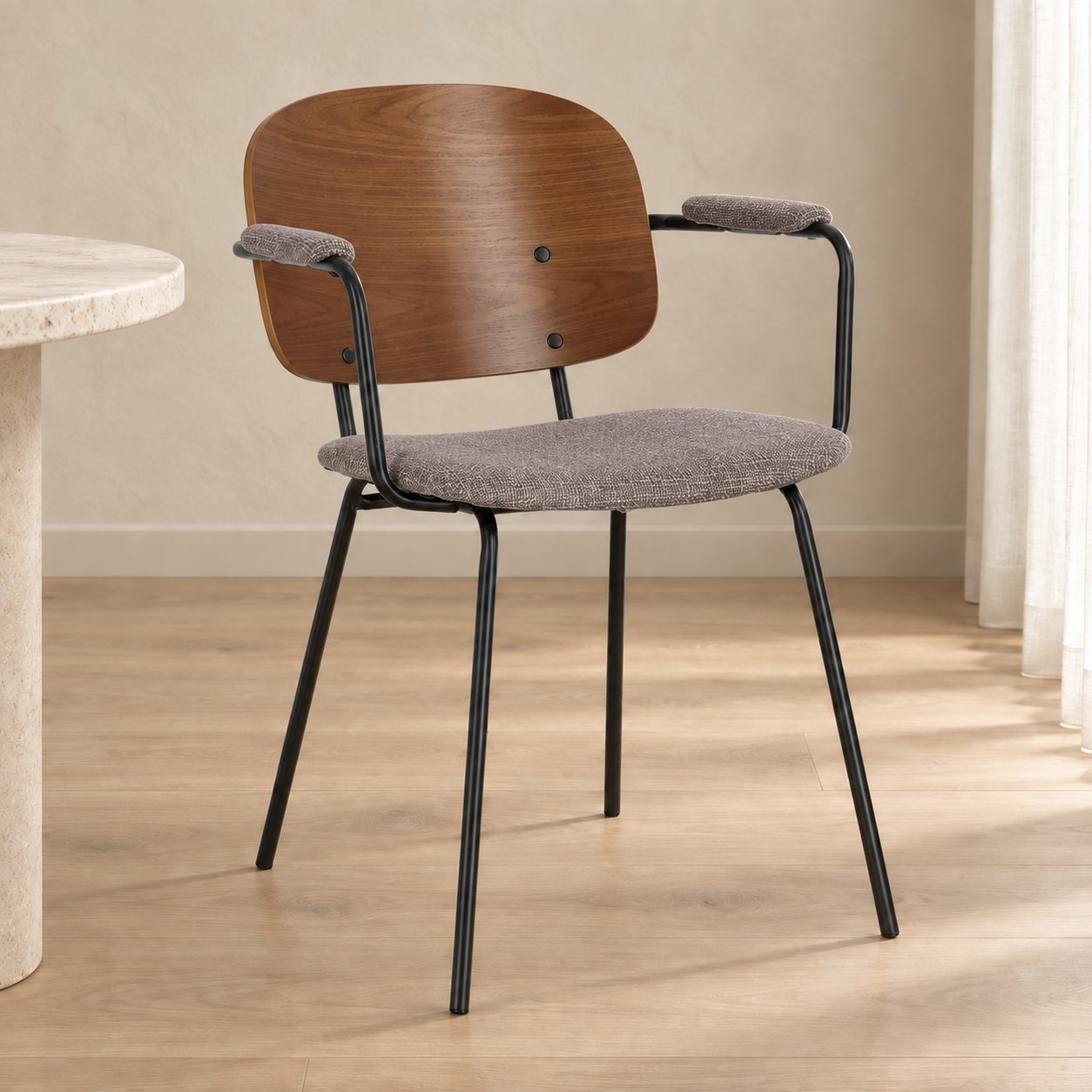 Sedia con braccioli Sienna grigio – con rivestimento in poliestere ambientato