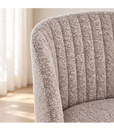 Sedia Queen visone – con rivestimento effetto bouclé ambientato