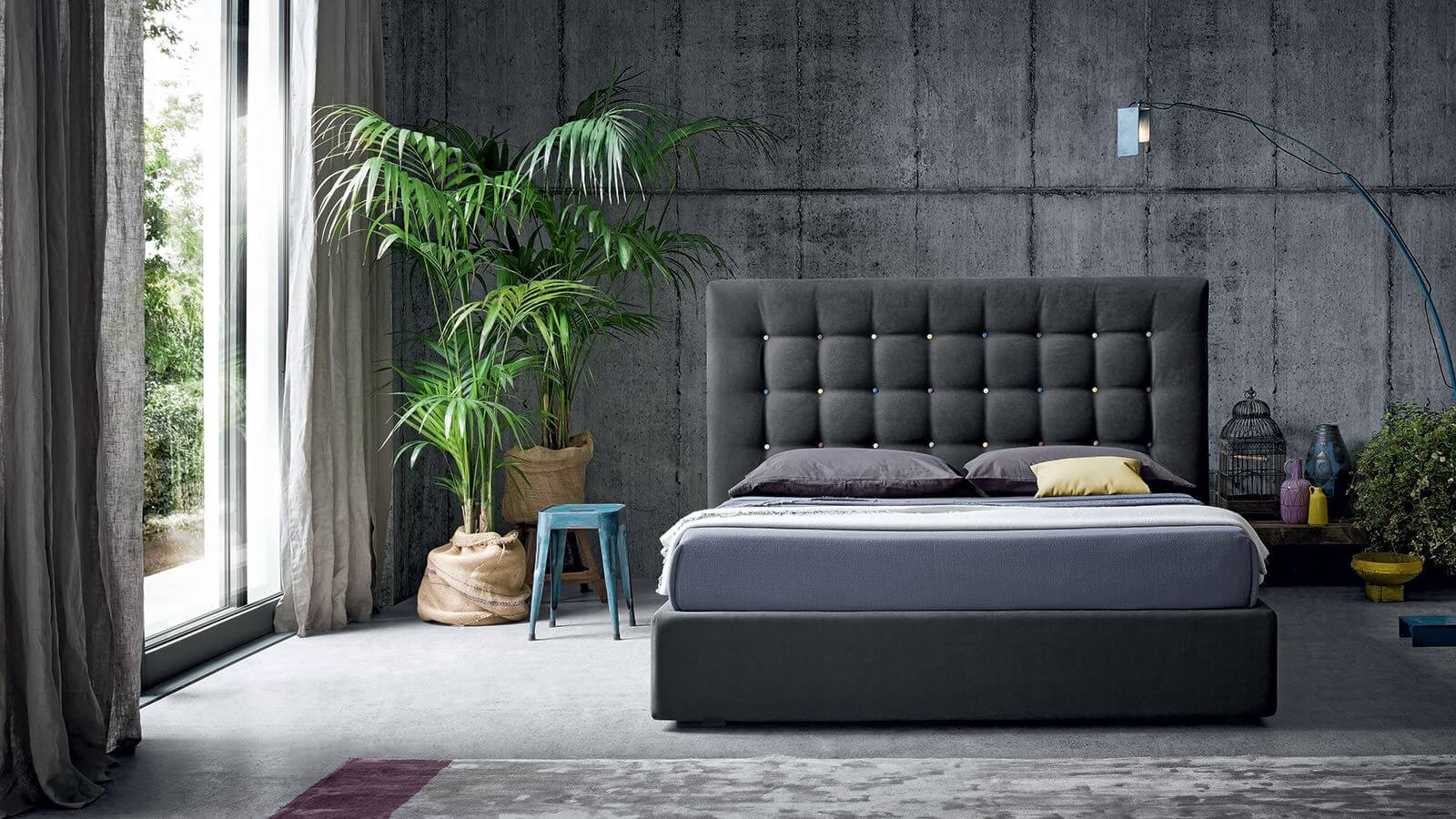 Letto imbottito testata decorata Julius Felis