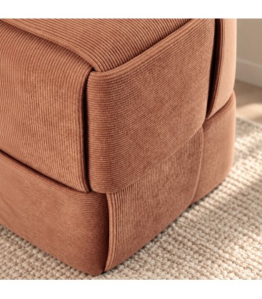Pouf Orlyn quadrato intrecciato cognac altezza 40 cm con rivestimento effetto velluto