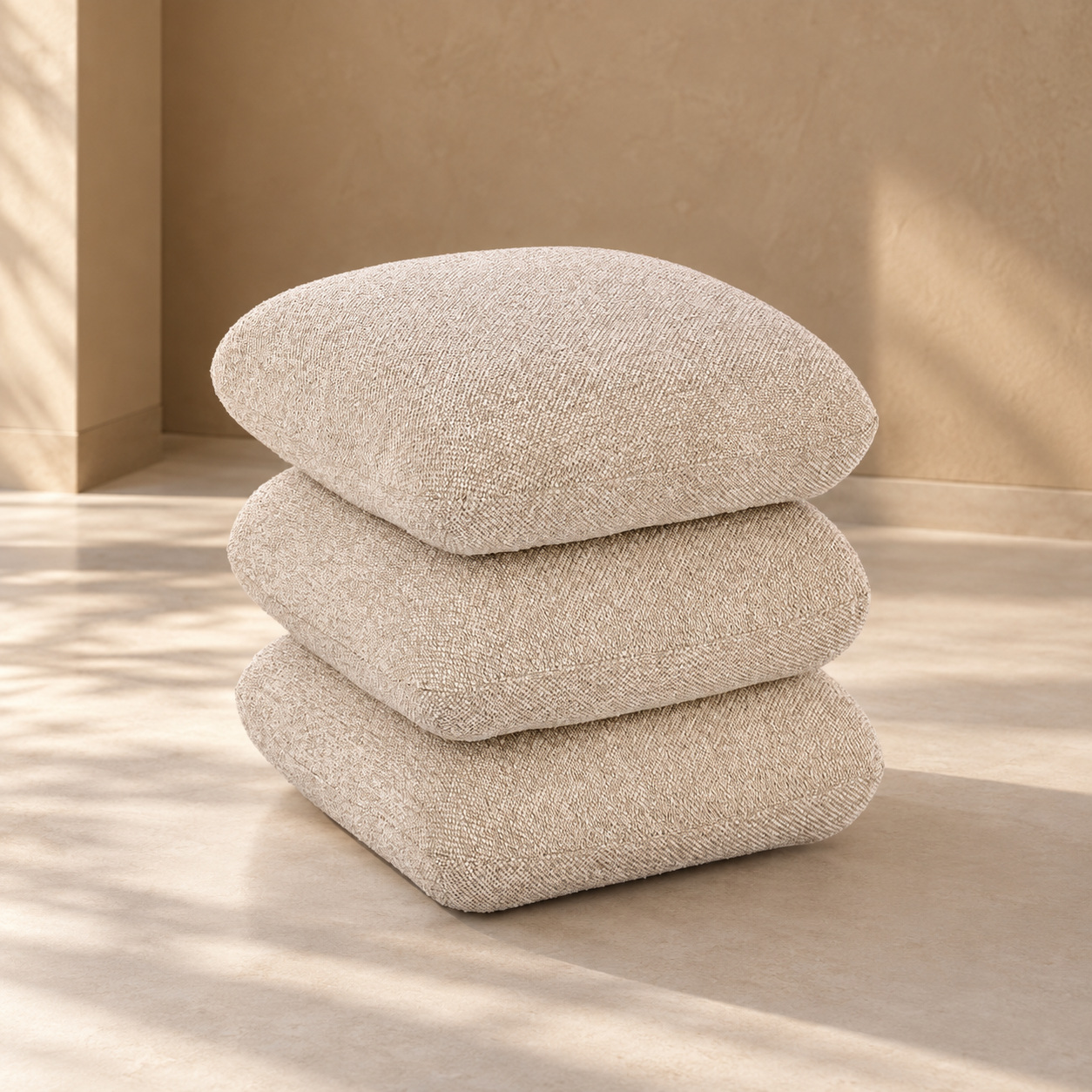 Pouf Antara beige con rivestimento effetto bouclé