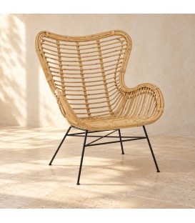 Poltrona Casilda con struttura in rattan ambientato