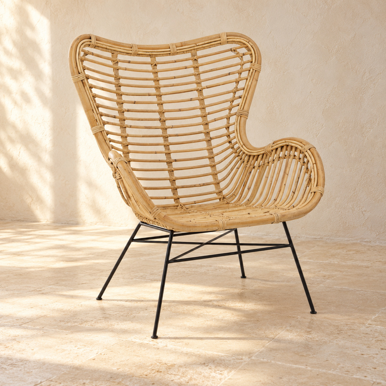 Poltrona Casilda con struttura in rattan ambientato