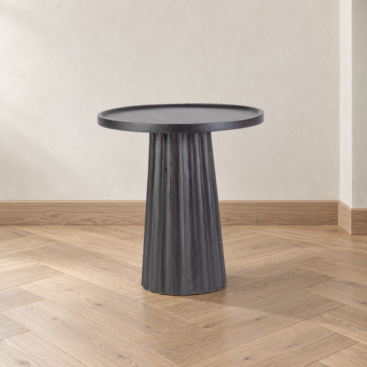 Tavolino Orissa nero Ø46 con struttura in legno di mango