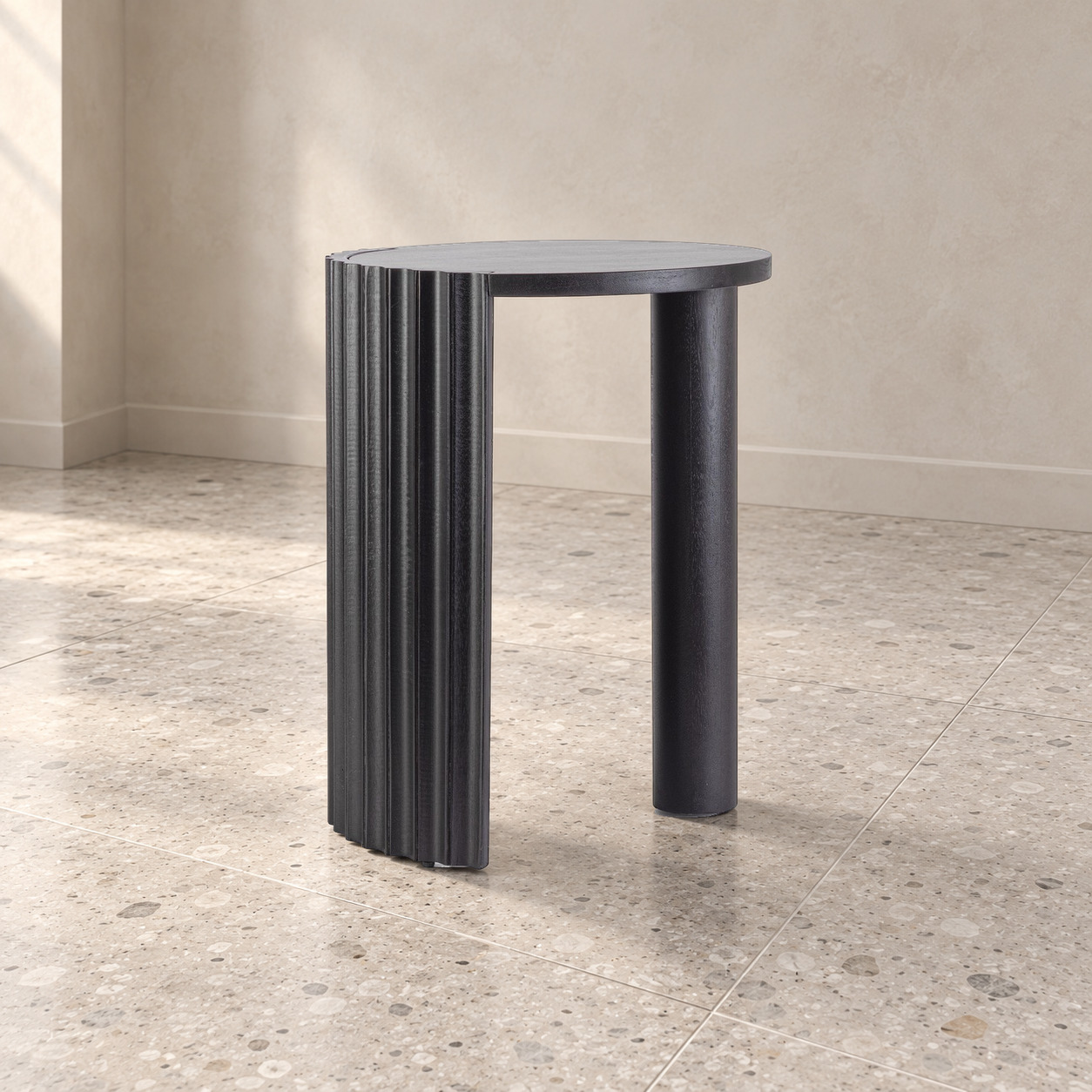 Tavolino Orissa nero Ø50 con struttura in legno di mango