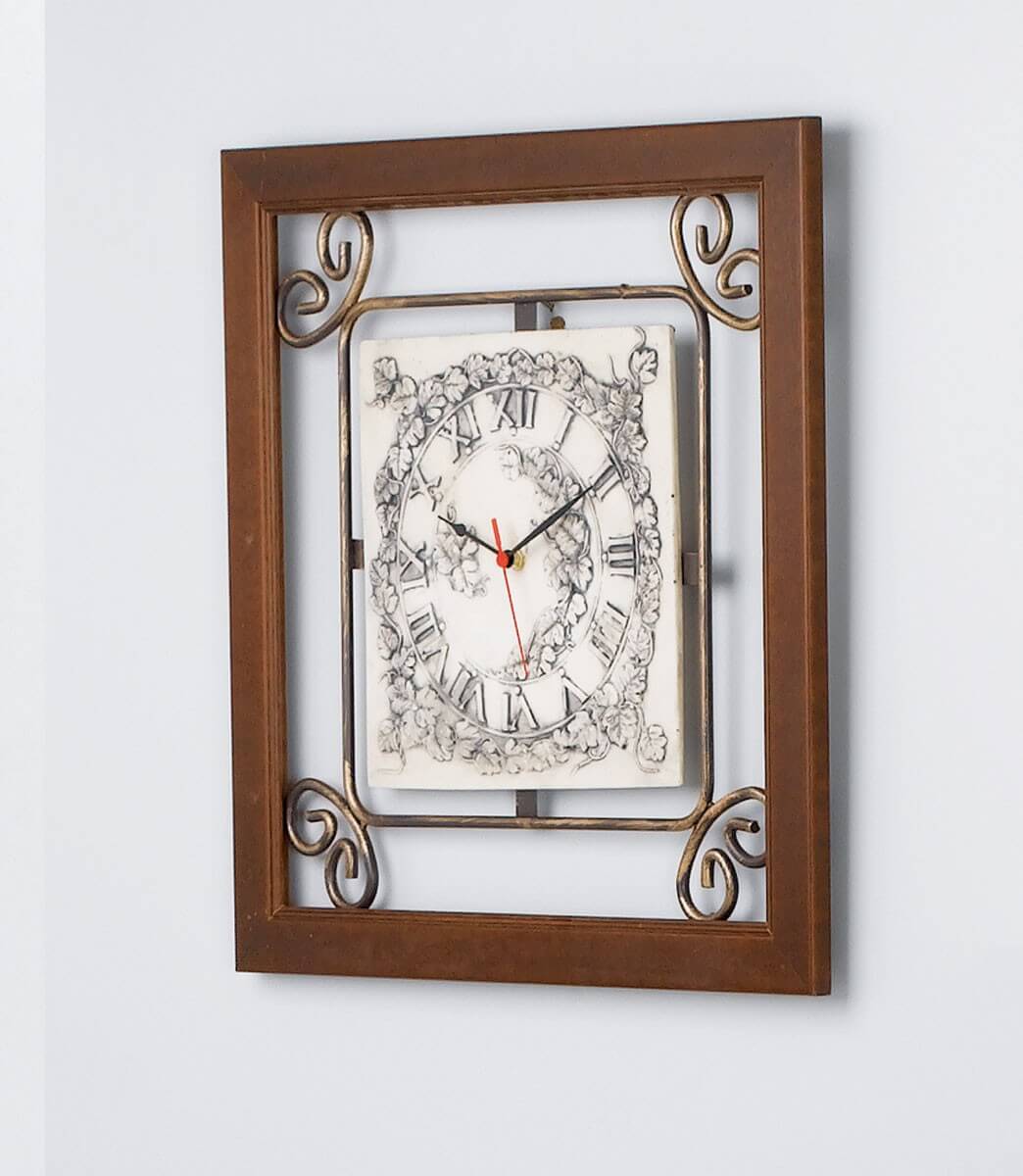 Orologio quadrato con legno