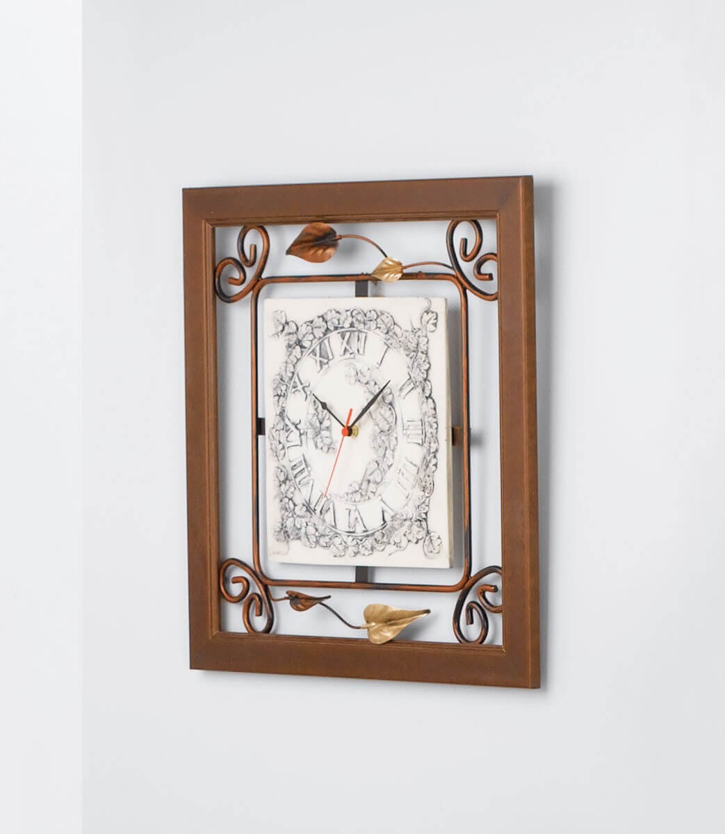 Orologio quadrato con legno