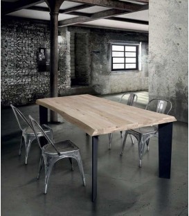 Tavolo di Design in Legno con Gambe in Ferro - Spazio Casa