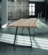 Tavolo in legno con gambe metallo
