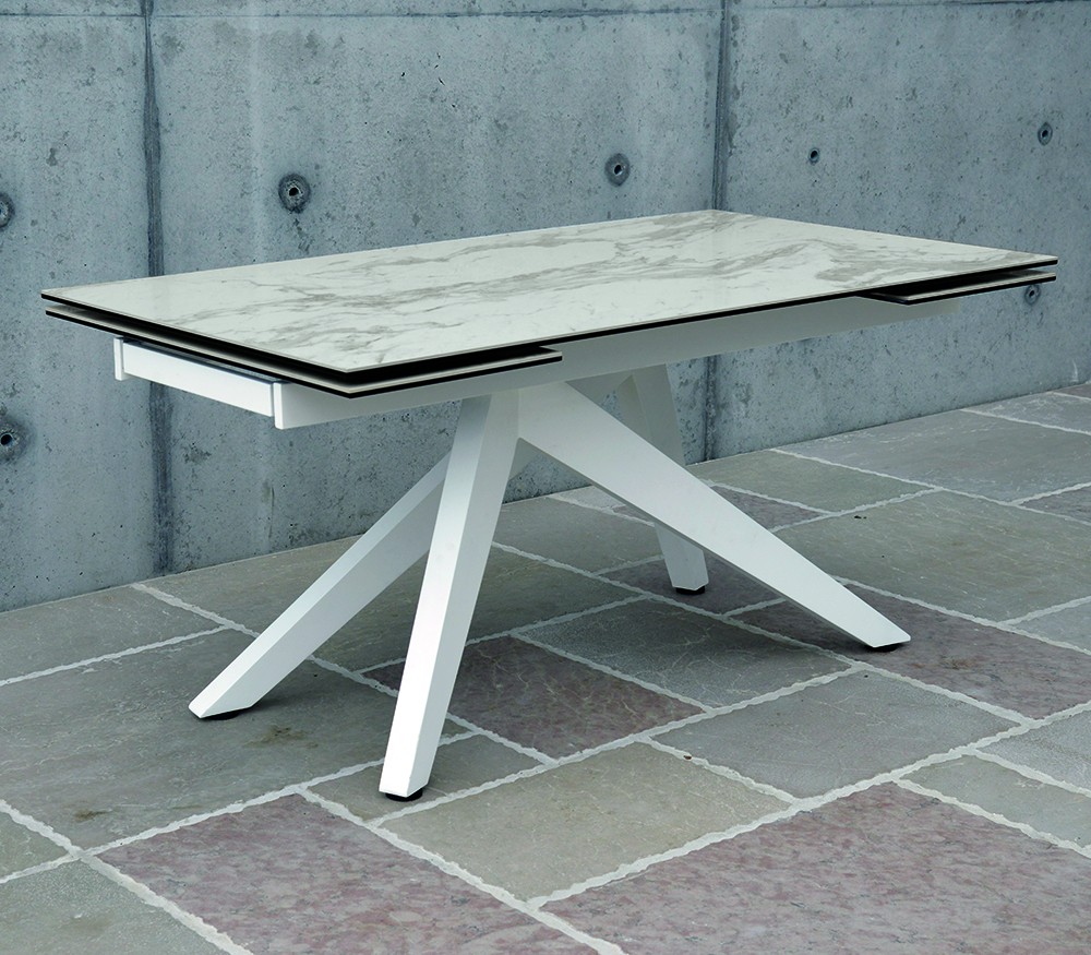 Tavolo Rettangolare Gambe Incrociate e Piano in Vetro Ceramica