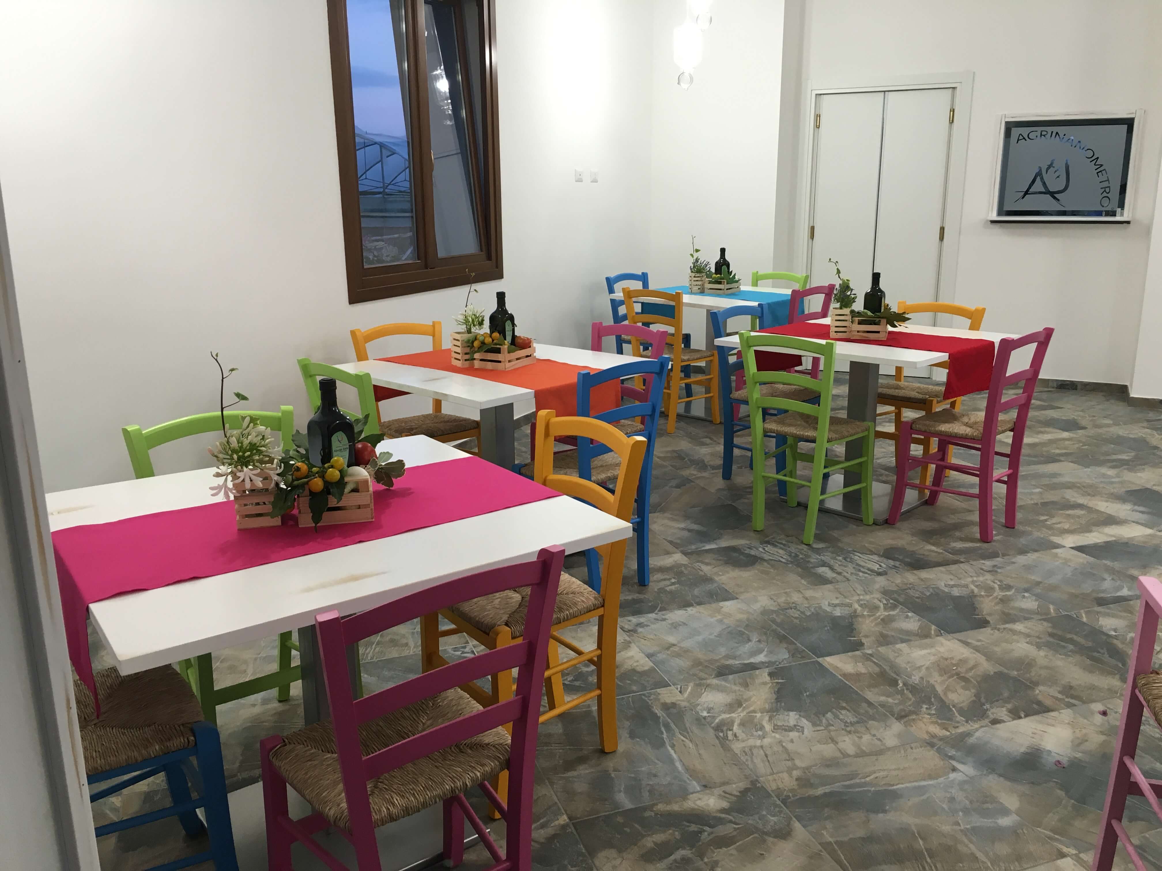 Set sedie Venezia colorate per ristorante contract