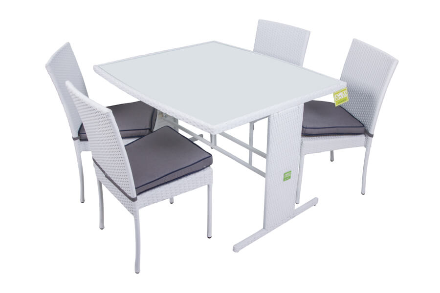 Set tavoli e sedie per esterni